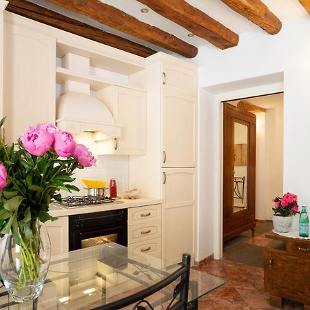 La Castellana Apartment Bergamo Bagian luar foto