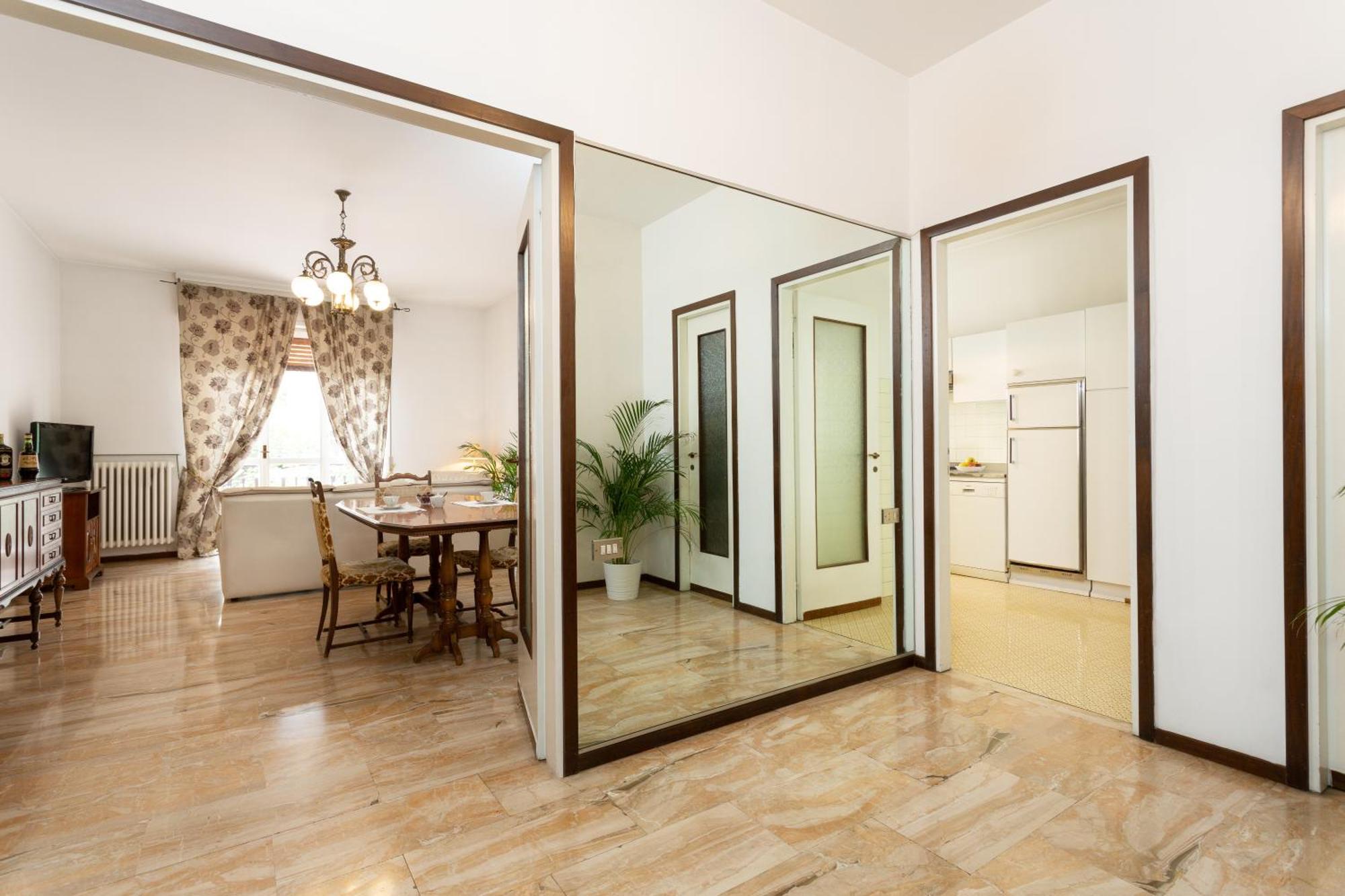 La Castellana Apartment Bergamo Bagian luar foto